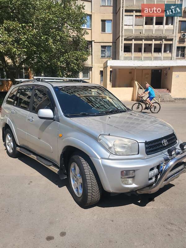 Внедорожник / Кроссовер Toyota RAV4 2002 в 