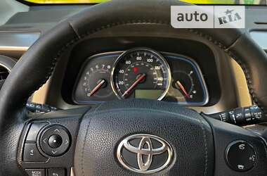 Позашляховик / Кросовер Toyota RAV4 2014 в Сумах