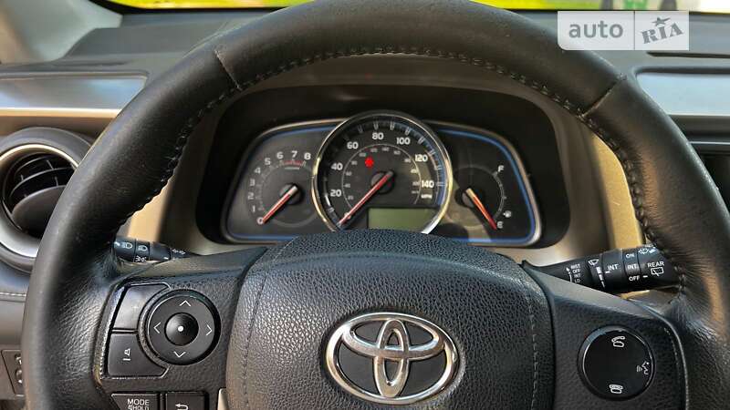 Позашляховик / Кросовер Toyota RAV4 2014 в Сумах