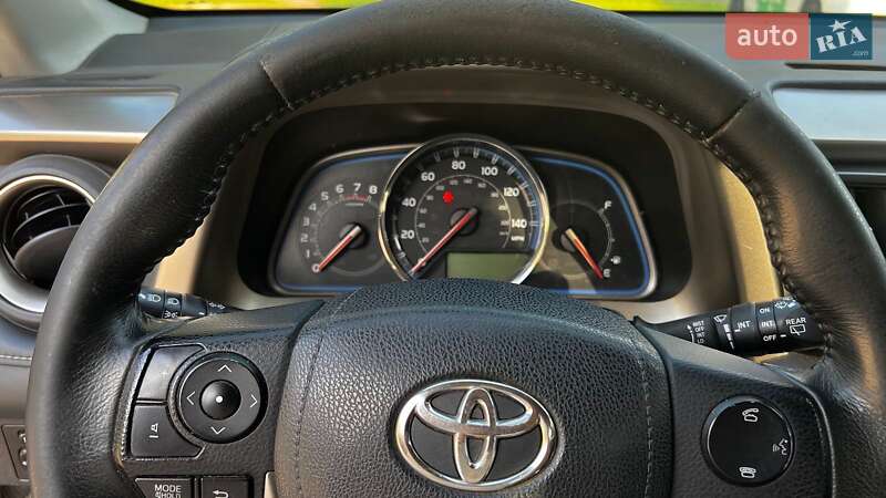 Позашляховик / Кросовер Toyota RAV4 2014 в Сумах