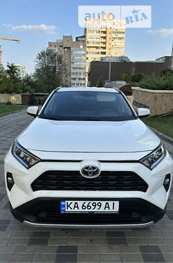 Внедорожник / Кроссовер Toyota RAV4 2019 в Киеве