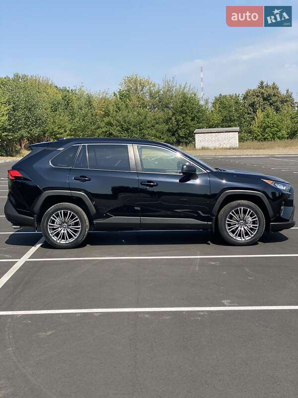 Позашляховик / Кросовер Toyota RAV4 2019 в Вінниці