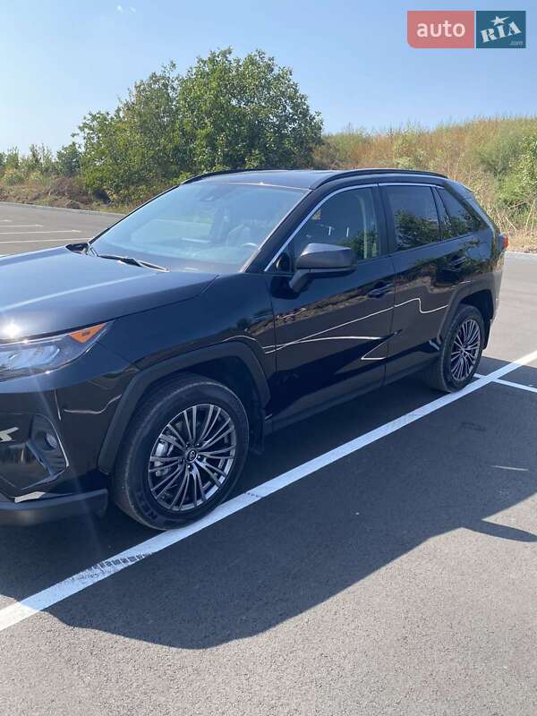 Позашляховик / Кросовер Toyota RAV4 2019 в Вінниці