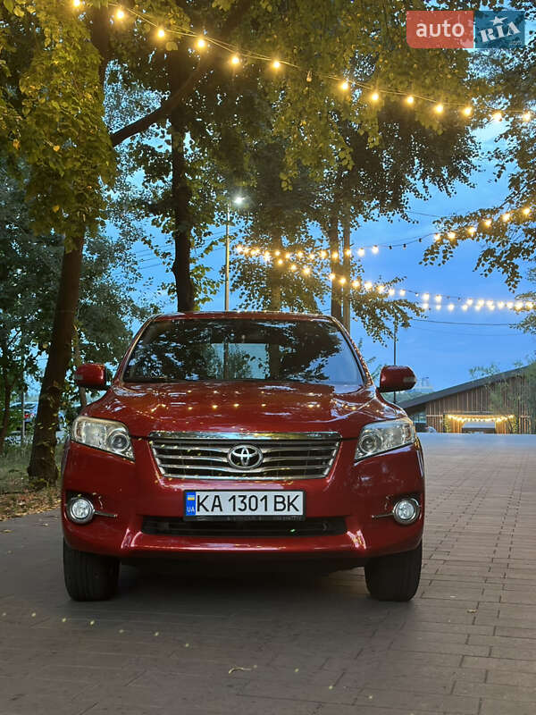 Внедорожник / Кроссовер Toyota RAV4 2010 в Киеве