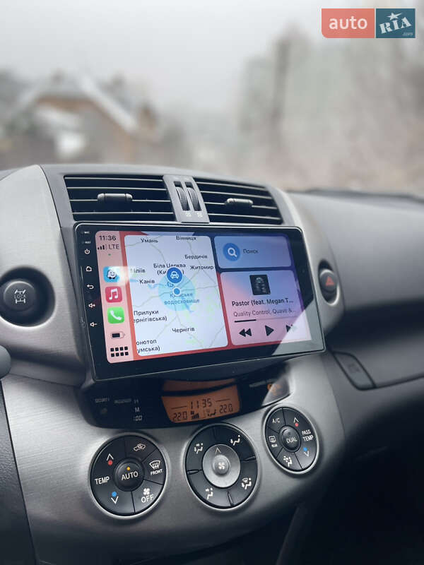 Внедорожник / Кроссовер Toyota RAV4 2010 в Киеве