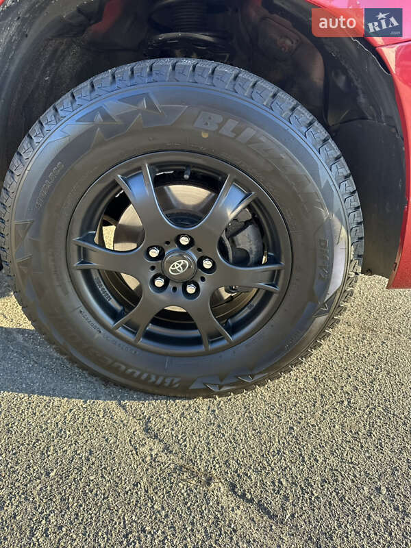 Внедорожник / Кроссовер Toyota RAV4 2010 в Киеве