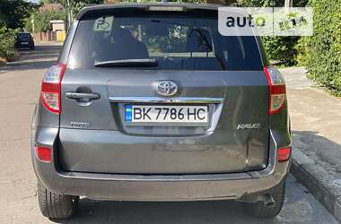 Внедорожник / Кроссовер Toyota RAV4 2010 в Ровно