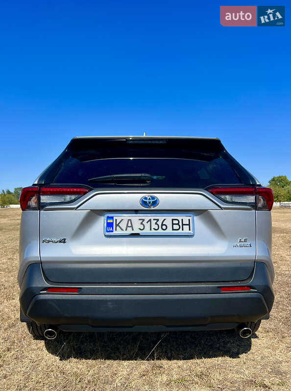 Внедорожник / Кроссовер Toyota RAV4 2019 в Киеве