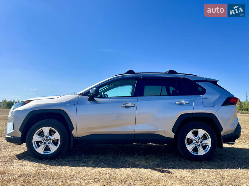 Внедорожник / Кроссовер Toyota RAV4 2019 в Киеве