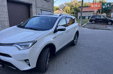 Внедорожник / Кроссовер Toyota RAV4 2017 в Первомайске