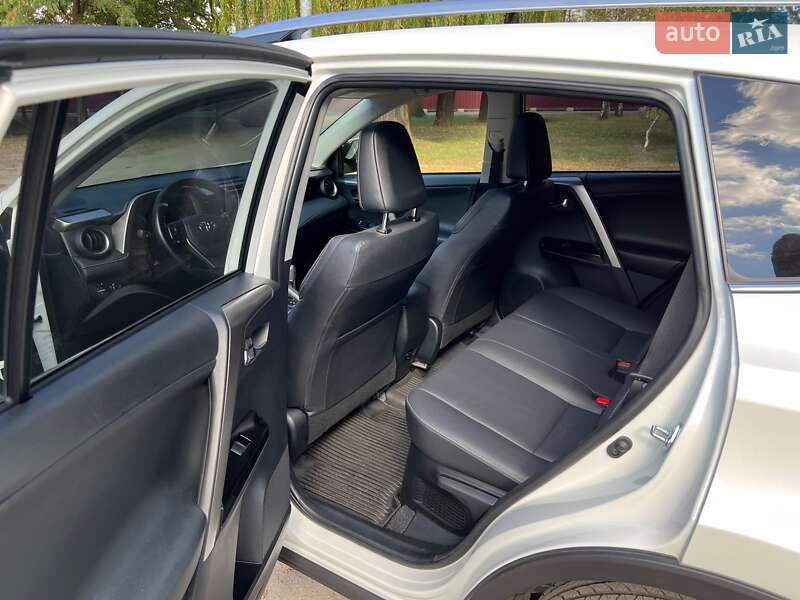 Внедорожник / Кроссовер Toyota RAV4 2018 в Запорожье