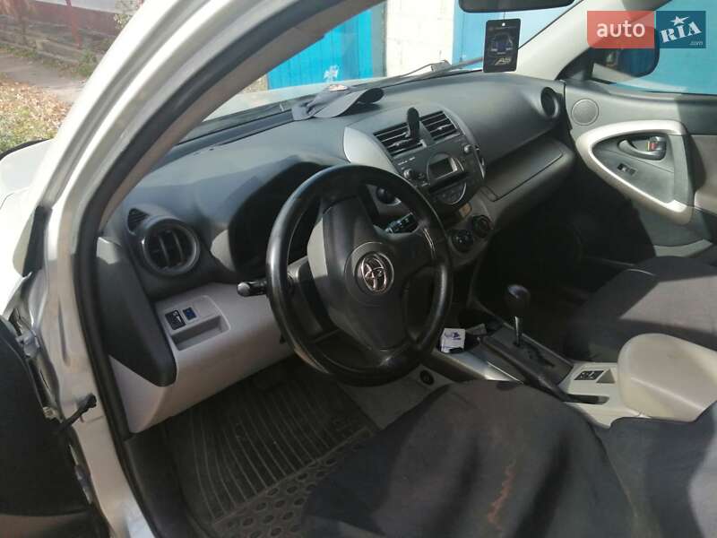 Позашляховик / Кросовер Toyota RAV4 2006 в Синельниковому