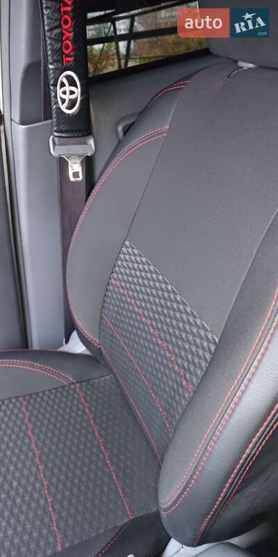 Внедорожник / Кроссовер Toyota RAV4 2001 в Киеве