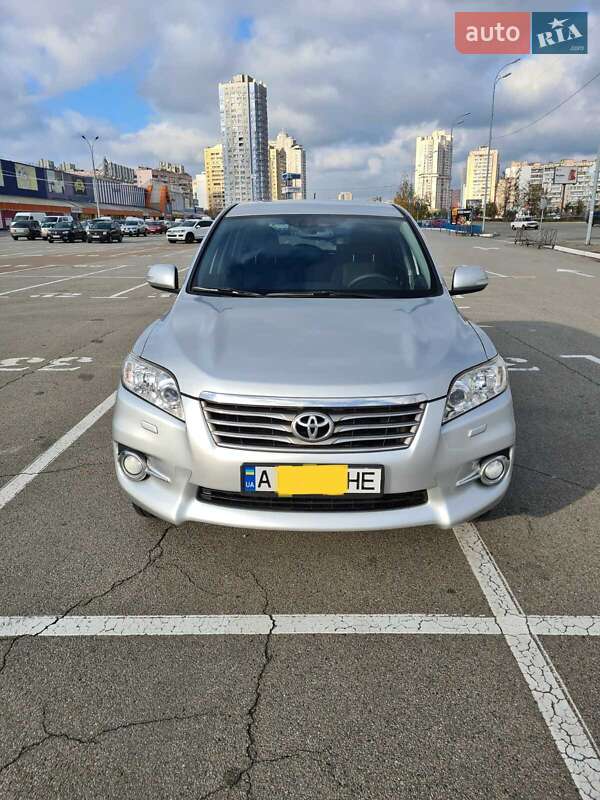 Внедорожник / Кроссовер Toyota RAV4 2012 в Киеве