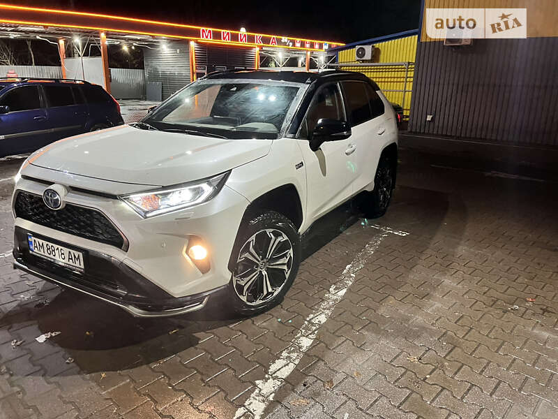 Внедорожник / Кроссовер Toyota RAV4 2021 в Житомире