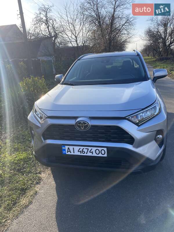 Внедорожник / Кроссовер Toyota RAV4 2020 в Киеве