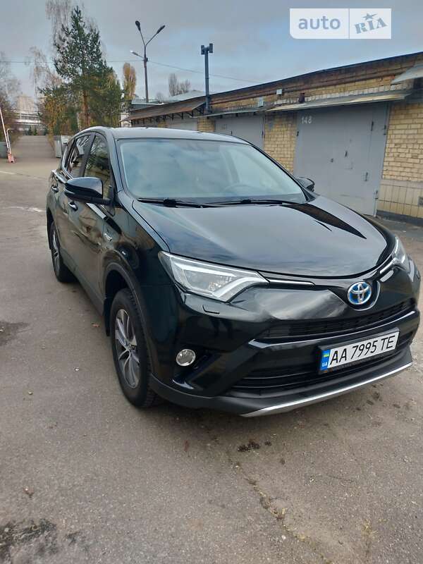 Позашляховик / Кросовер Toyota RAV4 2017 в Києві