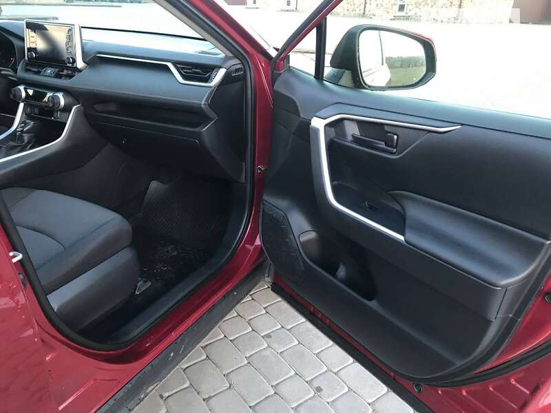 Внедорожник / Кроссовер Toyota RAV4 2019 в Хмельницком