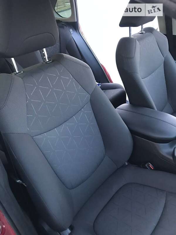 Внедорожник / Кроссовер Toyota RAV4 2019 в Хмельницком