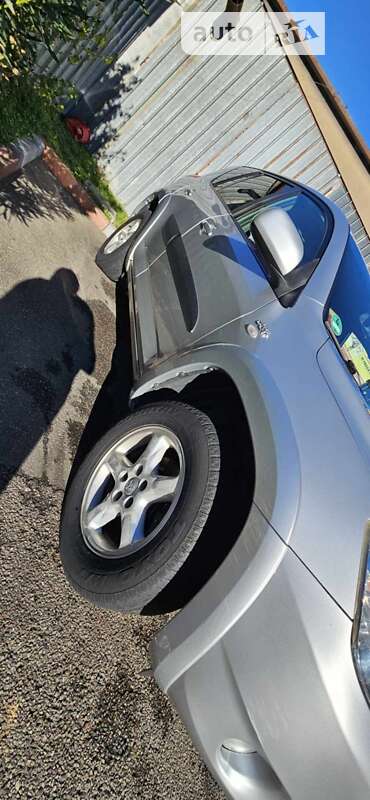 Позашляховик / Кросовер Toyota RAV4 2006 в Чернівцях