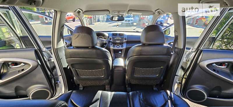 Позашляховик / Кросовер Toyota RAV4 2006 в Чернівцях