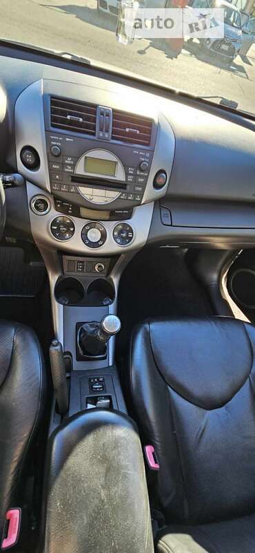 Позашляховик / Кросовер Toyota RAV4 2006 в Чернівцях