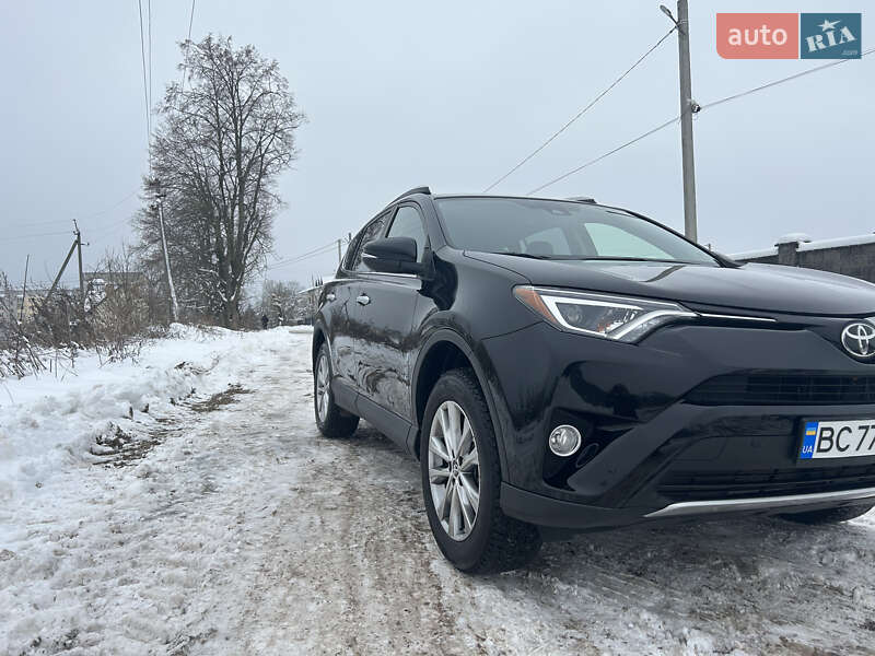 Внедорожник / Кроссовер Toyota RAV4 2016 в Яворове