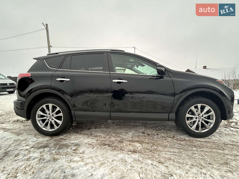 Внедорожник / Кроссовер Toyota RAV4 2016 в Яворове