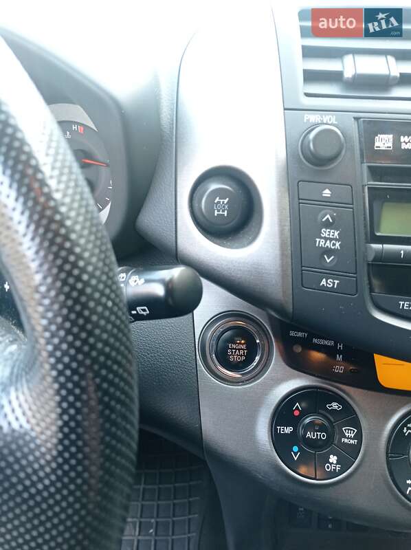 Позашляховик / Кросовер Toyota RAV4 2010 в Одесі