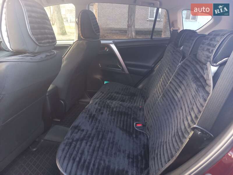 Позашляховик / Кросовер Toyota RAV4 2017 в Запоріжжі