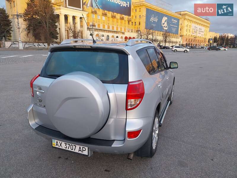 Позашляховик / Кросовер Toyota RAV4 2006 в Харкові