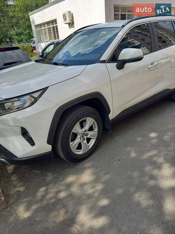 Внедорожник / Кроссовер Toyota RAV4 2018 в Киеве