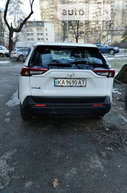 Внедорожник / Кроссовер Toyota RAV4 2020 в Киеве