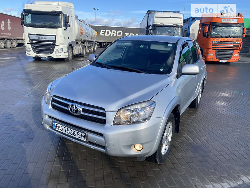 Внедорожник / Кроссовер Toyota RAV4 2006 в 