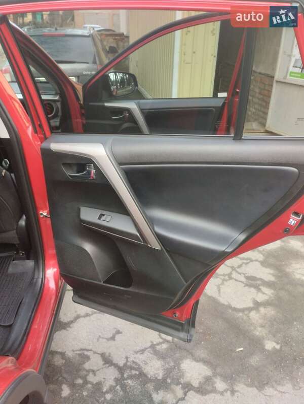Позашляховик / Кросовер Toyota RAV4 2017 в Умані