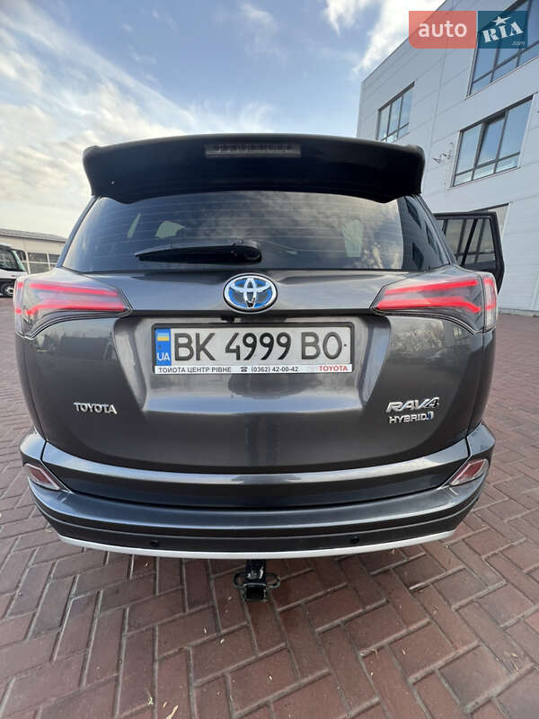 Внедорожник / Кроссовер Toyota RAV4 2016 в Ровно