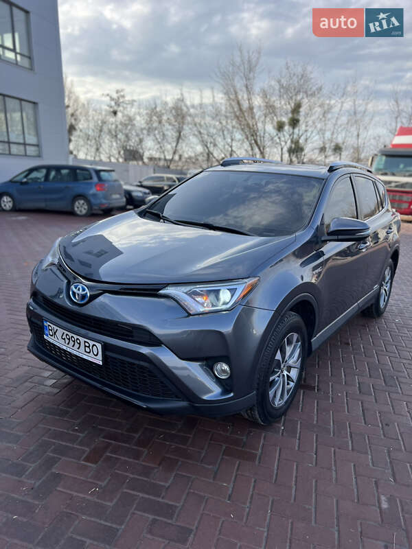 Внедорожник / Кроссовер Toyota RAV4 2016 в Ровно