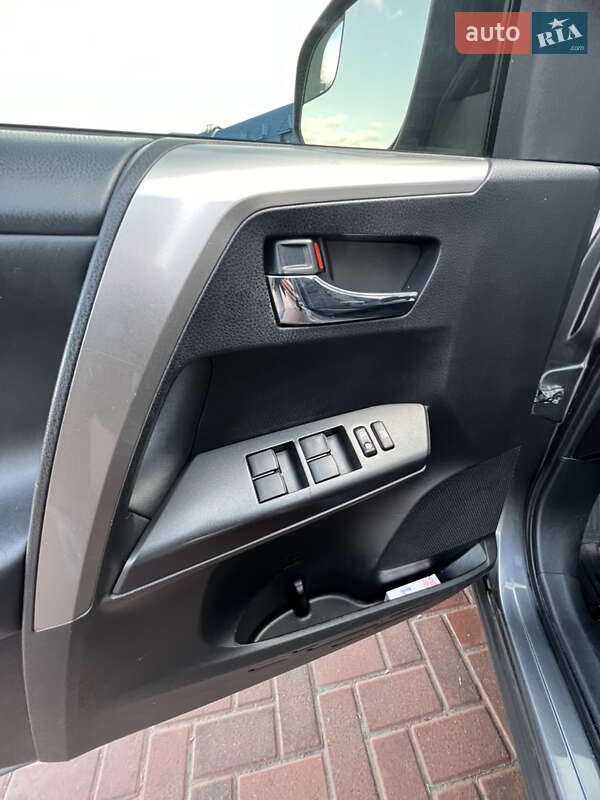 Внедорожник / Кроссовер Toyota RAV4 2016 в Ровно