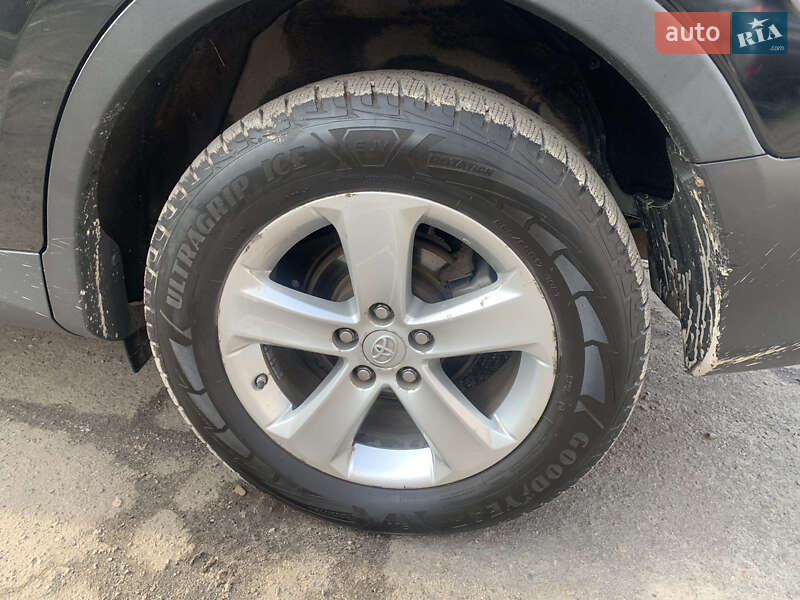 Внедорожник / Кроссовер Toyota RAV4 2013 в Жовкве