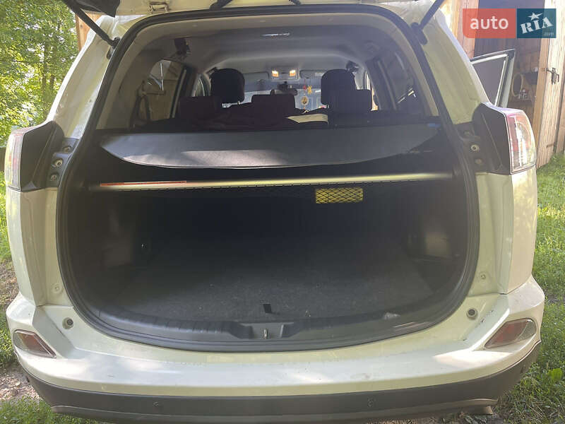 Позашляховик / Кросовер Toyota RAV4 2017 в Понорниці