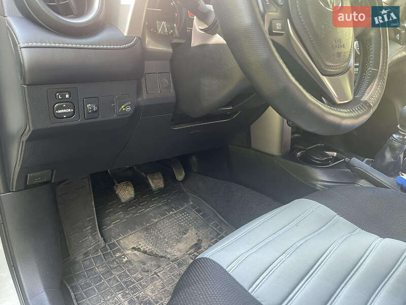 Позашляховик / Кросовер Toyota RAV4 2017 в Понорниці