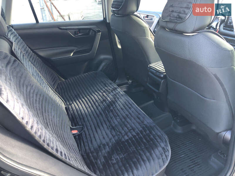 Позашляховик / Кросовер Toyota RAV4 2021 в Дніпрі