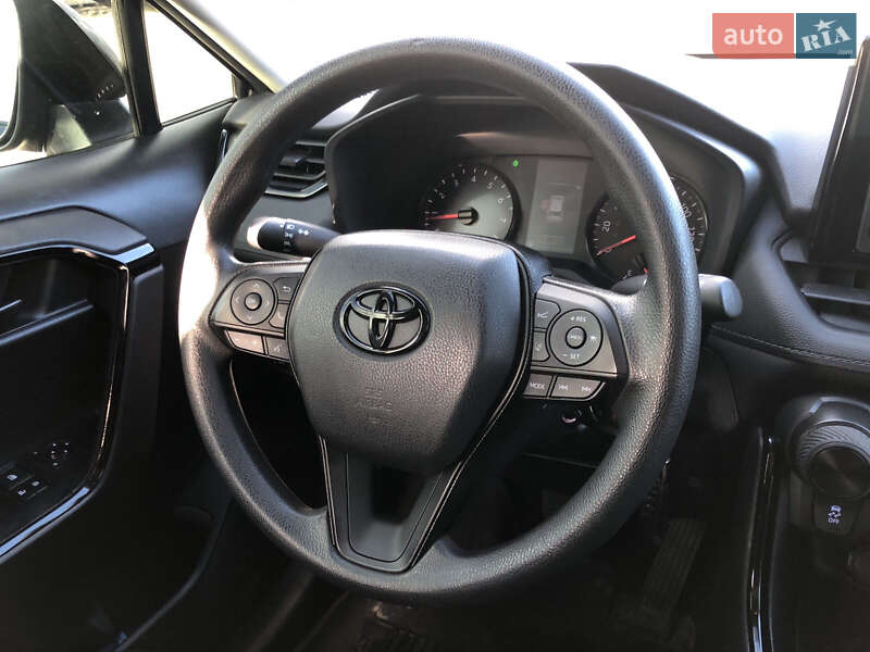 Позашляховик / Кросовер Toyota RAV4 2021 в Дніпрі