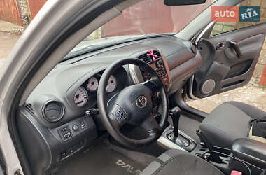Позашляховик / Кросовер Toyota RAV4 2004 в 