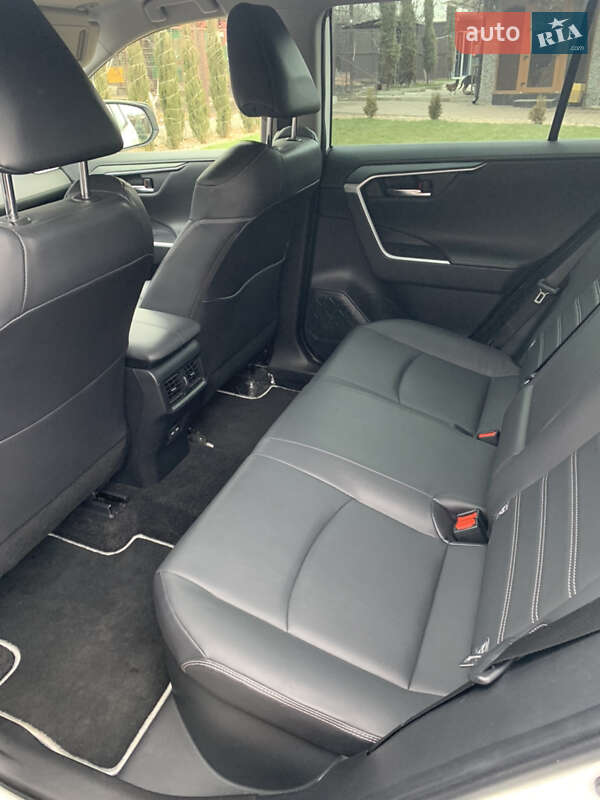 Позашляховик / Кросовер Toyota RAV4 2021 в Кривому Розі