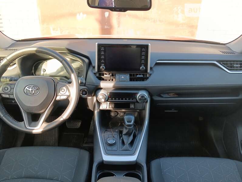 Внедорожник / Кроссовер Toyota RAV4 2019 в Апостолово