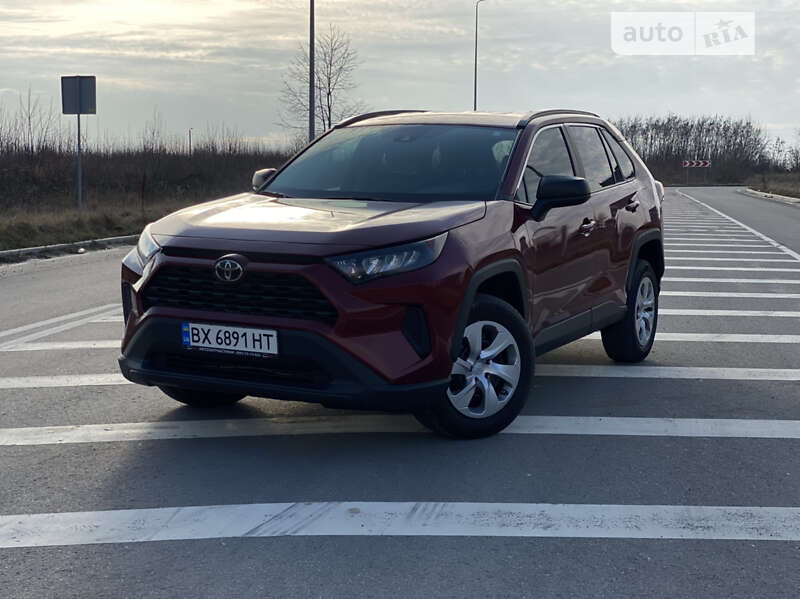 Внедорожник / Кроссовер Toyota RAV4 2021 в Хмельницком