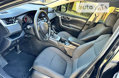 Внедорожник / Кроссовер Toyota RAV4 2021 в 