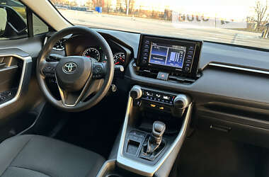 Внедорожник / Кроссовер Toyota RAV4 2021 в 