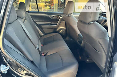 Внедорожник / Кроссовер Toyota RAV4 2021 в 